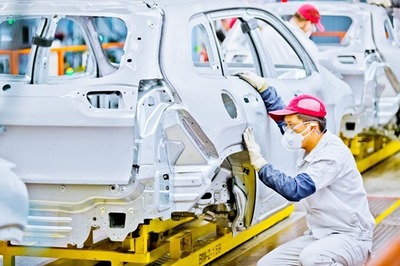 廣汽菲克首款SUV自由光正式下線 11月初上市_汽車_中國網(wǎng)